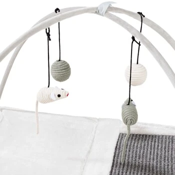 Trixie Kratzmatte mit Spielzeugen Mobile grau