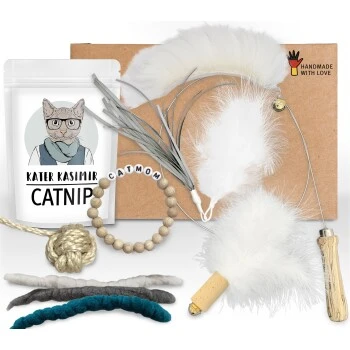Kater Kasimir Deluxe Set mit 9 beliebten Katzenspielzeugen aus Naturmaterial und handgemachtem CATMOM Armband
